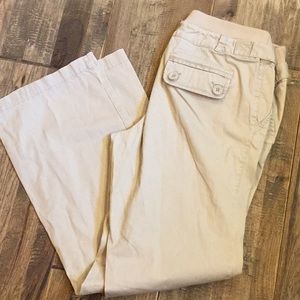 Old Navy ladies maternity khakis.